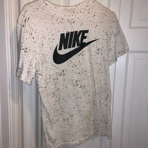 nike t-shirt